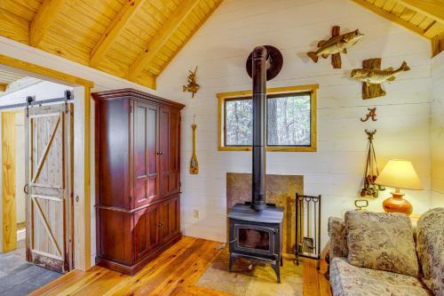 Secluded Tallassee Cabin with Fire Pit and Porch! in Tallassee, USA