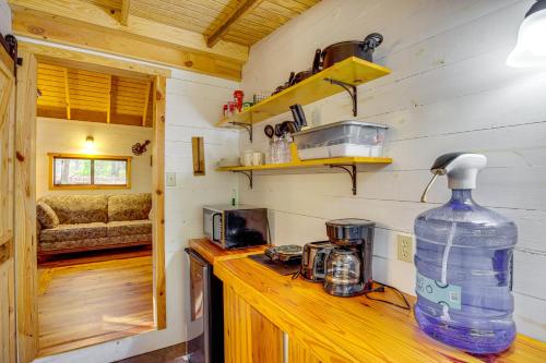 Secluded Tallassee Cabin with Fire Pit and Porch! in Tallassee, USA
