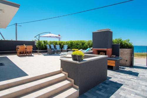 MY DALMATIA - Beach house Festini with private jacuzzi & sea view