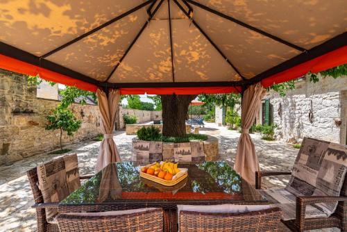 Seadmed, MY DALMATIA - Authentic villa Zvonko with private swimming pool in Otrić