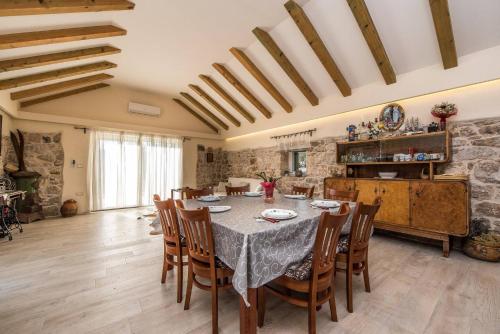 Seadmed, MY DALMATIA - Authentic villa Zvonko with private swimming pool in Otrić