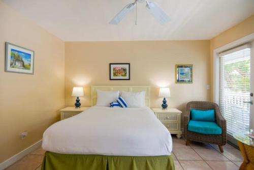 Queen Room with Pool View ( #110) image 6