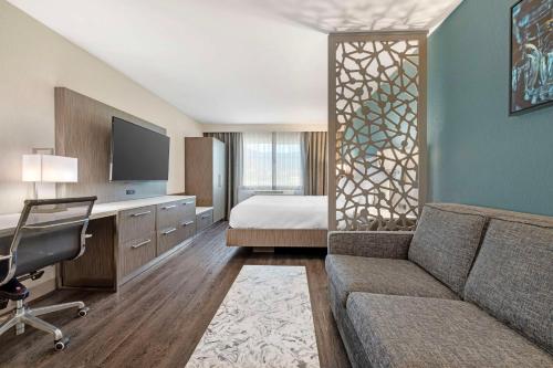 Best Western Plus Temecula Wine Country Hotel & Suites - image 14