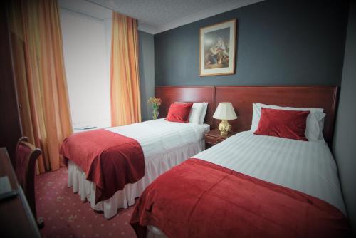 Caledonian Hotel - image 13
