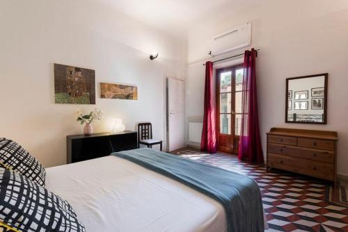 Live like a Florentine next to Santa Croce Square