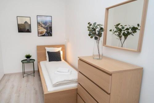 Very central extra large brand new AirCon apartment - image 11