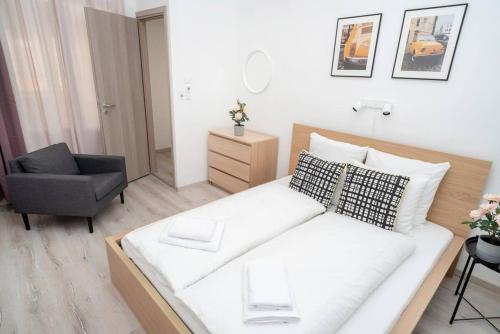 Very central extra large brand new AirCon apartment - image 7