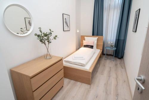 Very central extra large brand new AirCon apartment - image 6