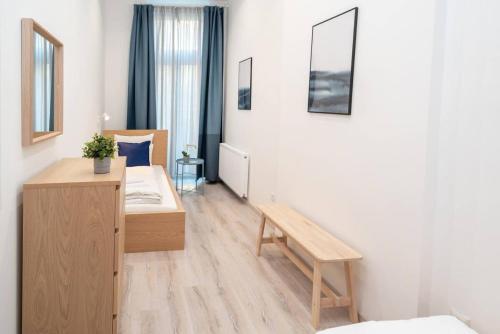 Very central extra large brand new AirCon apartment - image 8