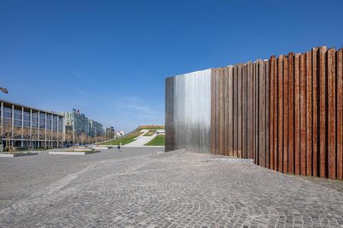 Modern - Central - Simple - image 4