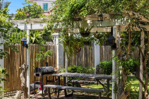 Garden, Cozy Las Pinas Haven with Big Garden, Pet Friendly - Near Super Market and the Airport near SM Center Las Piñas