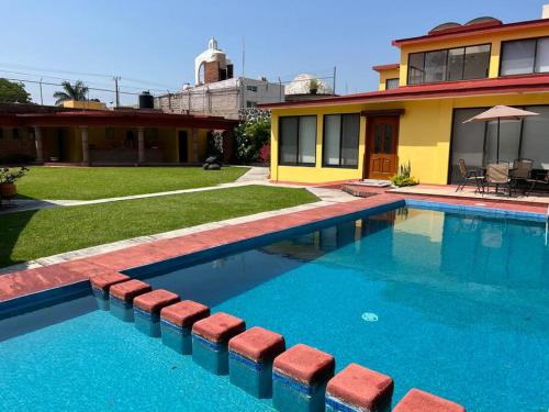 BURGOS CUERNAVACA CASa DE DESCANSO AMPLIO JARDÍN in Temixco, Mexiko