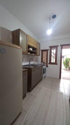 Casinha na praia da Armacao, Floripa in Armacao