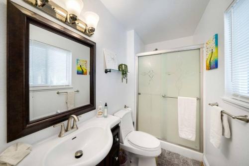 Pool House Near Chinatown Vegas WIFl-Sleeps 9, Las Vegas (foto 3)