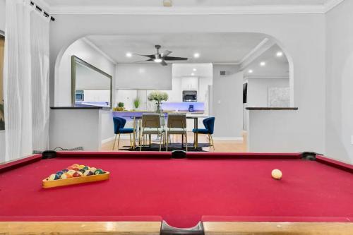 Massive 5BR Resort Style Retreat with Heated Pool in San Diego, USA