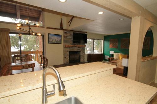 Mammoth Ski & Racquet Club #86 detail