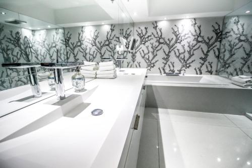 Casa Grande Suites on Ocean Drive - image 2