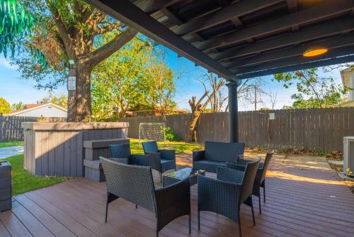 Stunning Tropical Villa 5BR 2BT With Private Pool in Garland, USA