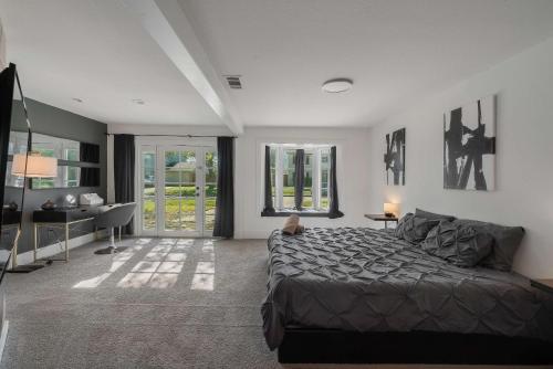 Stunning Tropical Villa 5BR 2BT With Private Pool in Garland, USA
