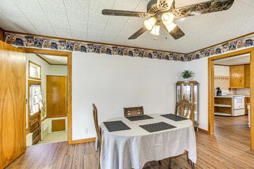 Stay and Play West Virginia Country Home! in 帕克斯堡