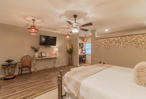Shopping with Siobhain Downright Comfort Casita Stay in Comfort, USA