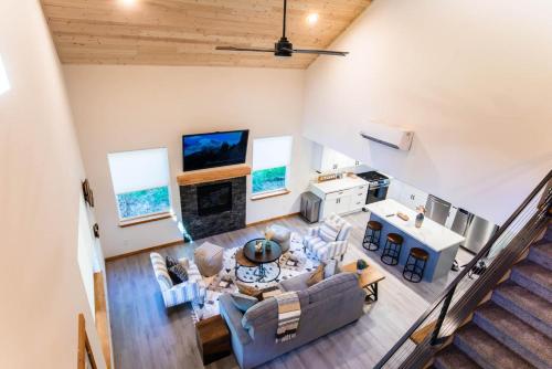Perch - Evergreen Cabin in Ashford (WA)