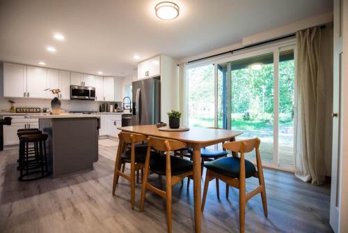 Perch - Evergreen Cabin in Ashford (WA)