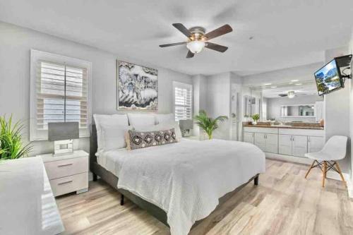 MB Contemporary 14 Guests by Sand AC plus Garage thumb 4