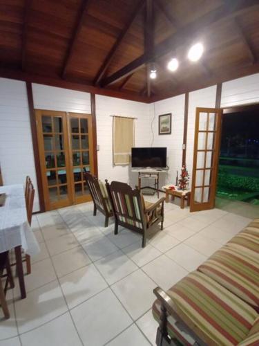 Praia tranquila para descansar Zimbros Bombinhas in Sertaozinho