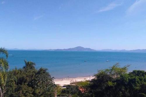 Praia tranquila para descansar Zimbros Bombinhas in Sertaozinho
