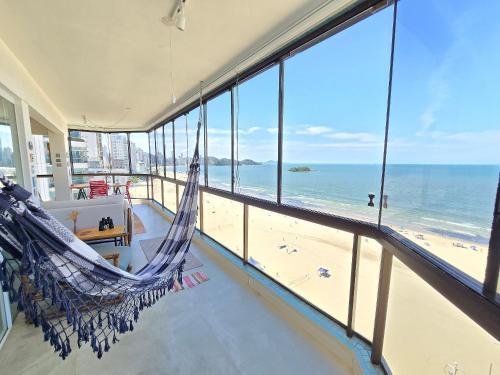 Oceanfront 4 Suite Apartment in Downtown Balneário Camboriú