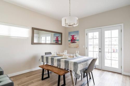 1 Block to Sand Stylish 3BR Contemporary Home thumb 3
