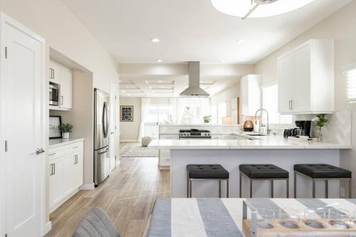 1 Block to Sand Stylish 3BR Contemporary Home in Ocean Beach