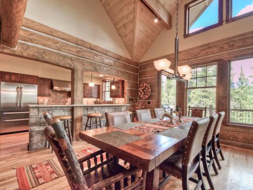 Powder Ridge Cabin Oglala 10 in Big Sky, USA