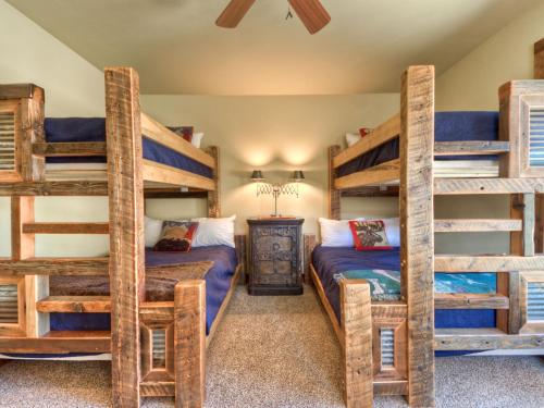 Powder Ridge Cabin Oglala 10 in Big Sky, USA