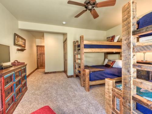 Powder Ridge Cabin Oglala 10 in Big Sky, USA