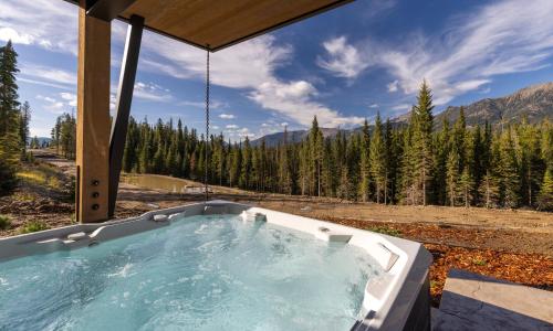 Jack Creek Modern Mountain Retreat in Big Sky, USA