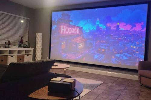 Relaxing 3-Bedroom With 150 Inch Projector & Pool Table in Jacksonville, USA
