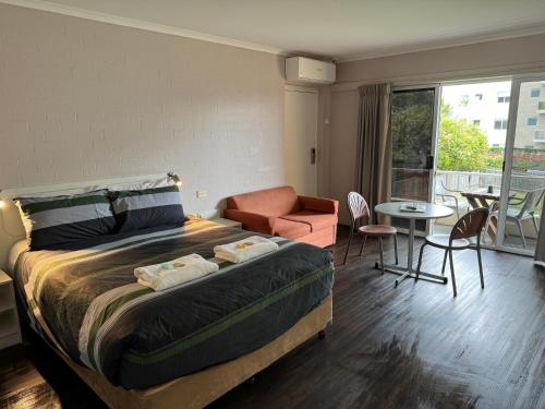 Downstairs Queen Room