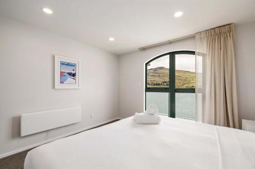 Shore Rise lake and mountain views Queenstown - image 10