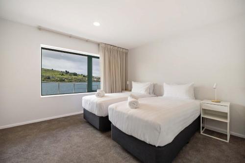 Shore Rise lake and mountain views Queenstown - image 4