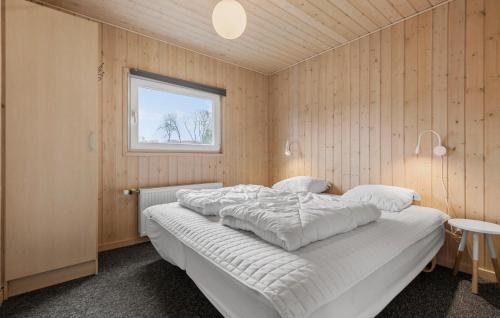 Gorgeous Home In Glesborg With Sauna in Fjellerup