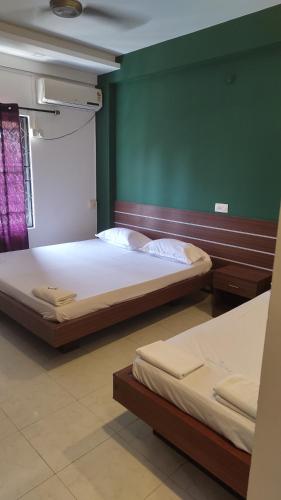 room detail thumbnail 1