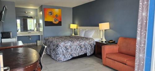 Photo - Deluxe Inn Airport