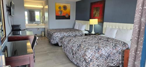 2 queen beds