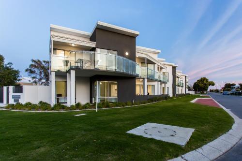 Reflections by Rockingham Apartments - Tap to explore photos