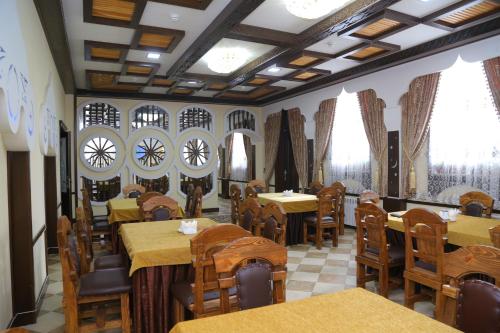 餐廳, 斯貝爾酒店 (Sipehr Hotel) in 契卡洛夫斯克