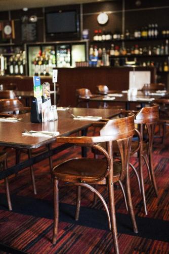 ผับ/เลาจน์, โรงแรม อัปเปอร์ รอส (Upper Ross Hotel) in ทาวส์วิลล์