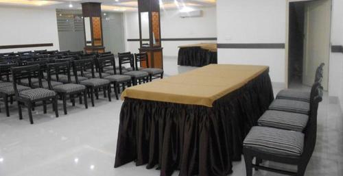 Hotel Dreamz Residency Ideally located in the Shakti Colony area, Hotel Dreamz Residency promises a relaxing and wonderful visit. The property features a wide range of facilities to make your stay a pleasant experience. Ser