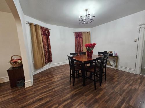 3F5-Chelsea Suites In-Unit washer dryer and TV